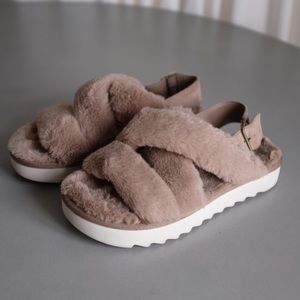 KOOLABURRA by UGGS - FUZZ-EE slipper sandal // 7